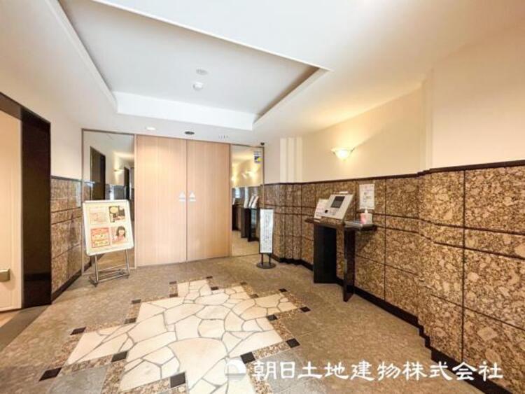 エントランス 【オートロック】大切なご家族と住まいを守るオートロックがあれば防犯面だけでなく訪問販売撃退にも役立ちます。