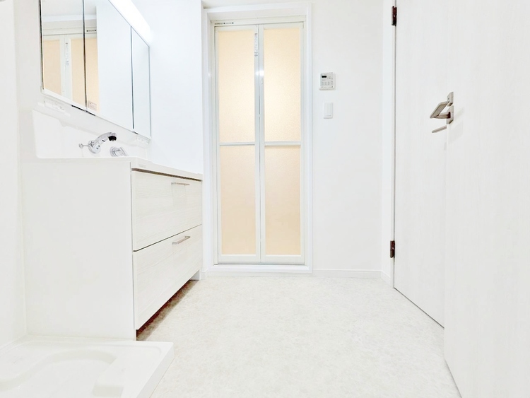 洗面 清潔感と心地よさを重視した、上質感漂うパウダールーム。