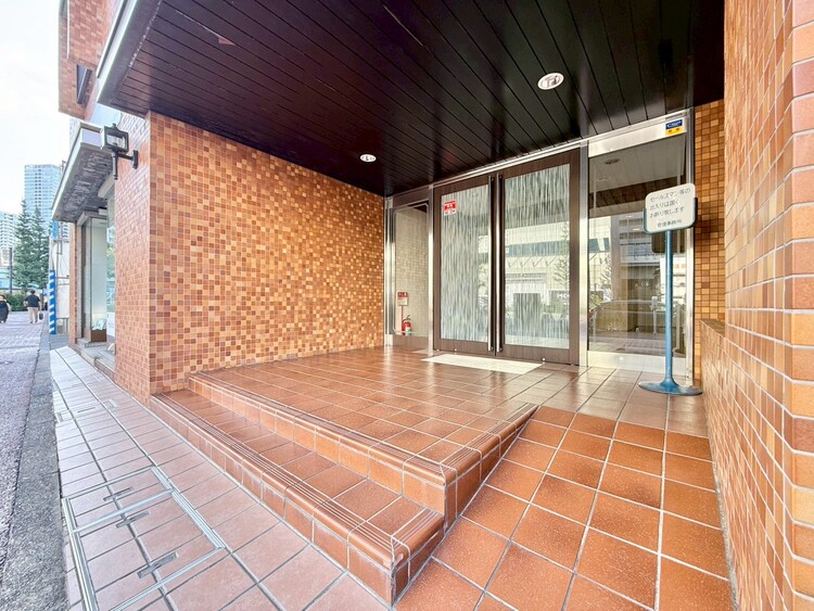 その他 上質感漂う玄関アプローチです。