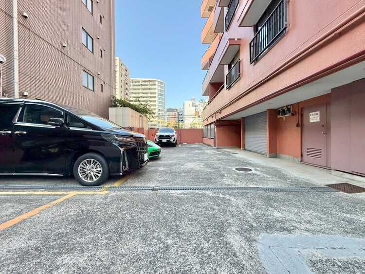 その他 駐車スペースが嬉しいですね。※空き状況は都度ご確認下さい。