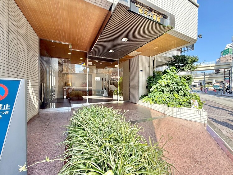 その他 上質感漂う玄関アプローチです。