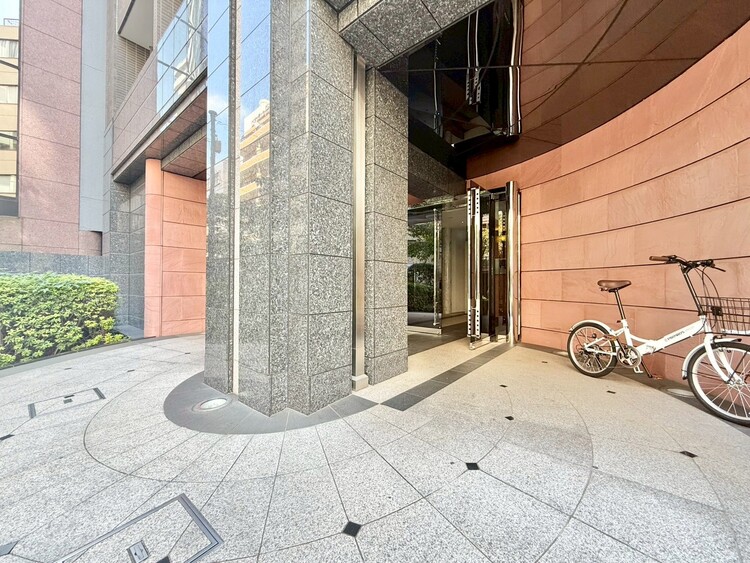 その他 上質感漂う玄関アプローチです。