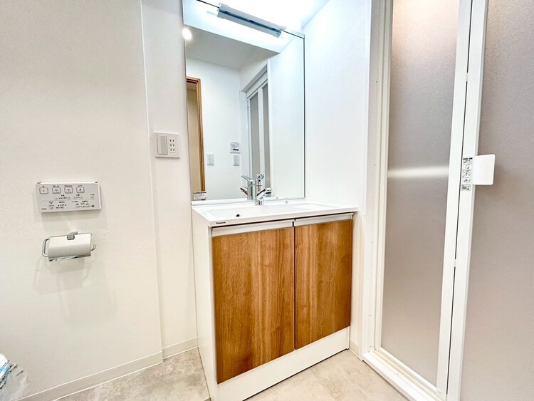 その他 清潔感を感じられる洗面化粧台。