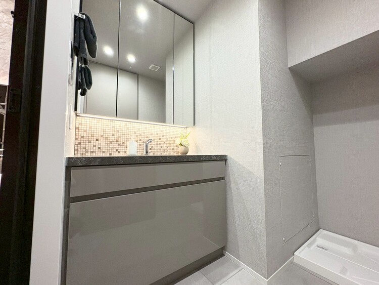 その他 清潔感を感じられる洗面化粧台。