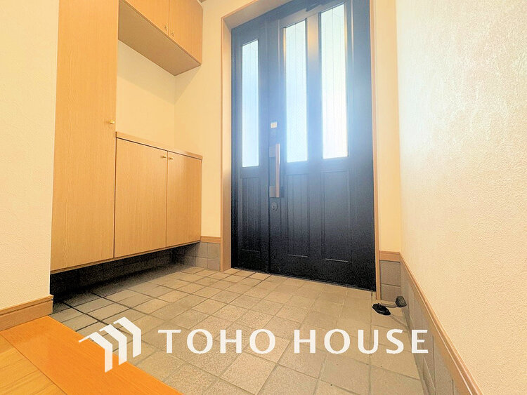 玄関 優しい雰囲気の玄関、家族の帰りを暖かく迎えてくれます