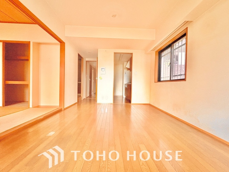 内装 【LIVING】◆扉を◆開くとこの景色。家族の”おかえり”の声が聞こえてきそう。