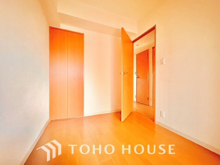 内装 寝室は一日の疲れを癒す大切な空間。快適で落ち着けるおすすめの間取りです。