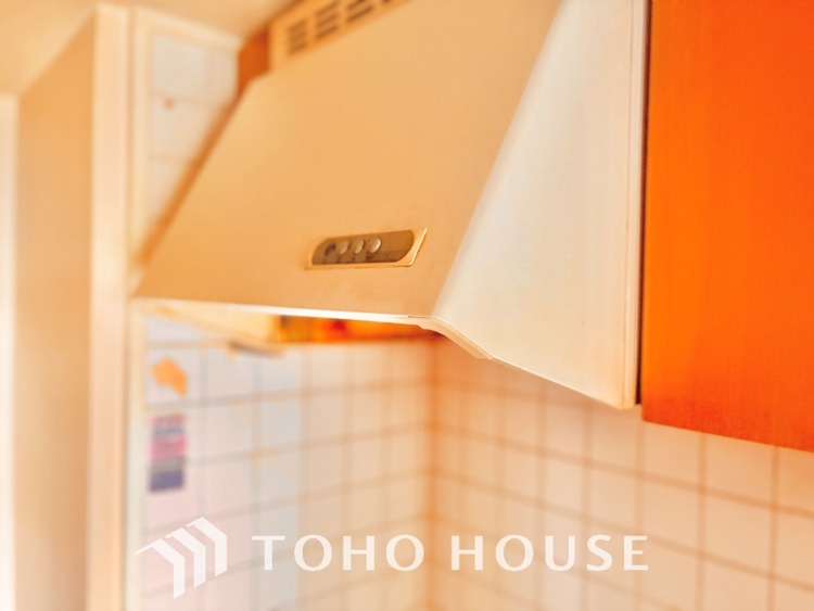 キッチン キッチンは家族の絆を育む大切な空間。シンプルで使い易いシステムキッチンで愉しく作る料理は愛情のある美味しいご馳走に。家族で使えるダイニングキッチンです。