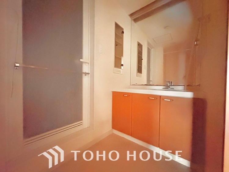 洗面 清潔感あふれる洗面化粧台で、毎日の身支度を快適にサポートします。