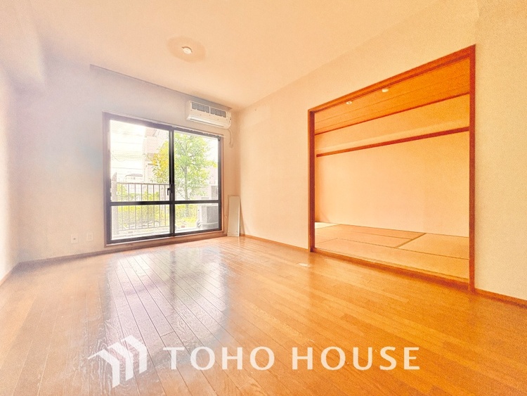 その他 【Kitchen】調理しながらもご家族のお顔が見れるカウンターキッチン。ついつい料理中お子様の様子が気になるもの。安心してお料理に取り組んでいただけます。会話だって自然とはずむはず。