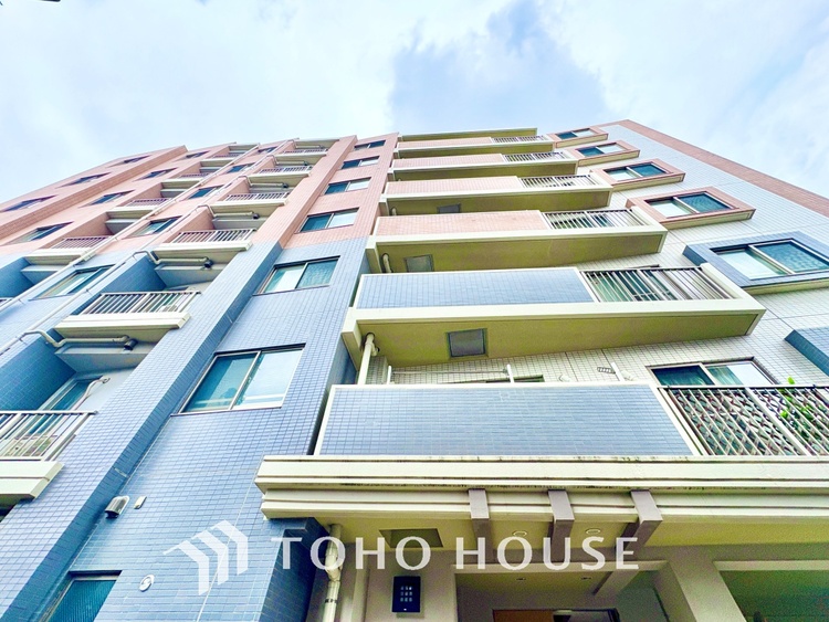 外観 ほんの少しのこだわり。ちょっとした色使いがその家がもつ雰囲気、趣（おもむき）を携え、暮らす家族や訪ねてくる友人・知人に新鮮な香りを運んできます。