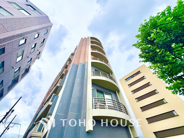 外観 ほんの少しのこだわり。ちょっとした色使いがその家がもつ雰囲気、趣（おもむき）を携え、暮らす家族や訪ねてくる友人・知人に新鮮な香りを運んできます。