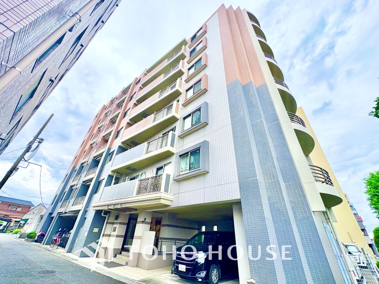 外観 ほんの少しのこだわり。ちょっとした色使いがその家がもつ雰囲気、趣（おもむき）を携え、暮らす家族や訪ねてくる友人・知人に新鮮な香りを運んできます。