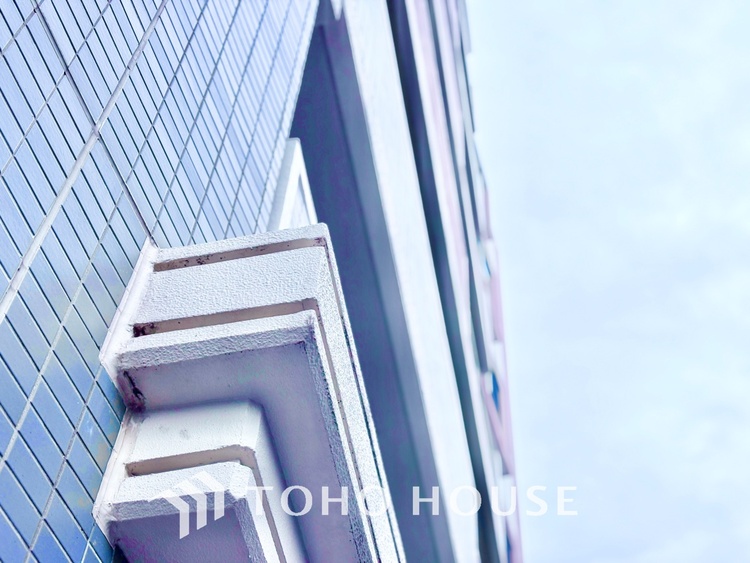 外観 ほんの少しのこだわり。ちょっとした色使いがその家がもつ雰囲気、趣（おもむき）を携え、暮らす家族や訪ねてくる友人・知人に新鮮な香りを運んできます。