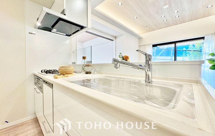 キッチン ◆住むほどに実感する快適性＆機能性◆各空間を彩る設備は、デザイン性に優れたHigh Quality仕様が装備。広く使い勝手のよい空間と設備で、理想の暮らしを演出します。