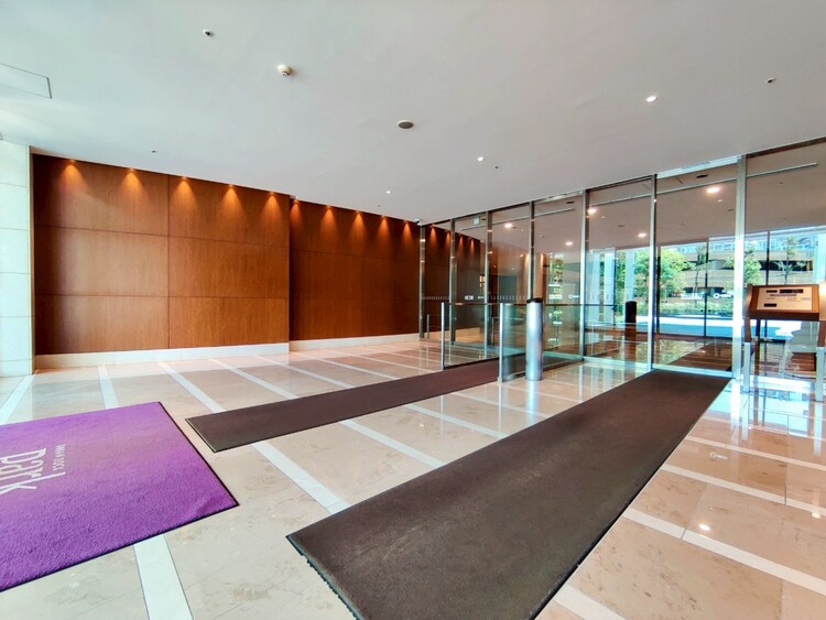 エントランス 解放的な空間となっております。