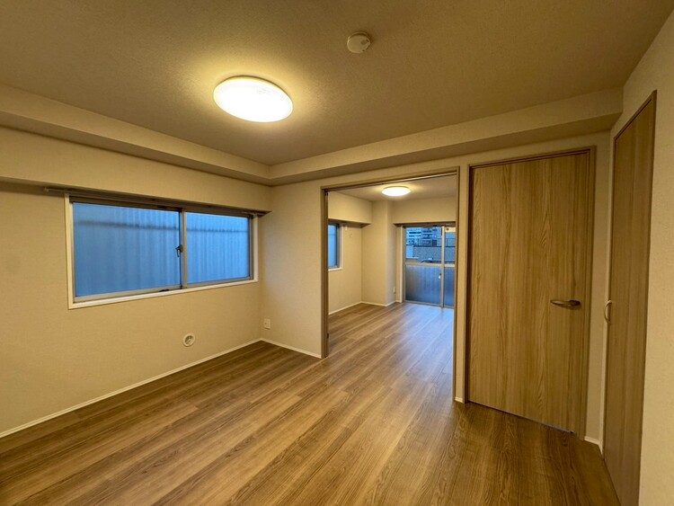 居間 シンプルな内装と偏り過ぎないデザインで統一しました。