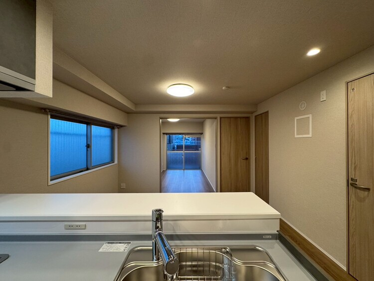 居間 落ち着いた雰囲気に包まれて、伸びやかな空間。