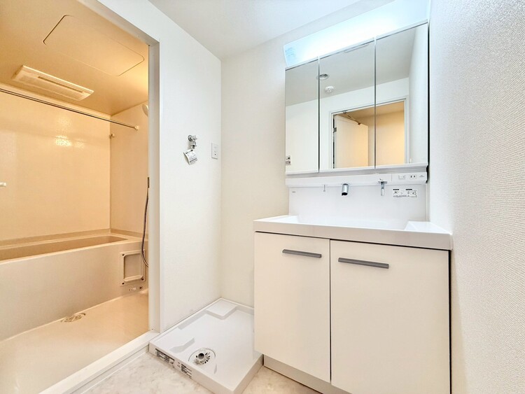 その他 十分な広さの脱衣所。