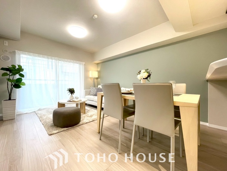 内装 【LIVING】◆眩い◆光が燦々と入り、家族の笑顔を照らす。「いつまでも続いて」と願う夢のような毎日がここにある。