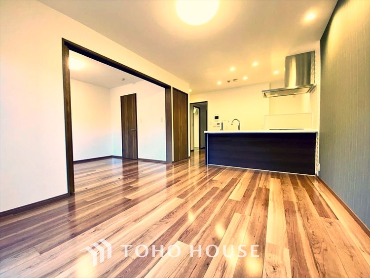 内装 【LIVING】◆眩い◆光が燦々と入り、家族の笑顔を照らす。「いつまでも続いて」と願う夢のような毎日がここにある。