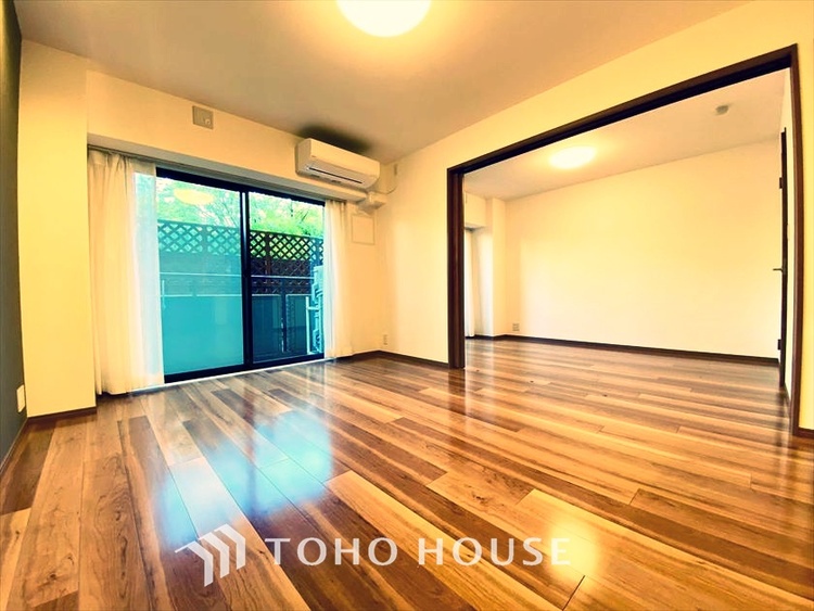 内装 【LIVING】◆扉を◆開くとこの景色。家族の”おかえり”の声が聞こえてきそう。