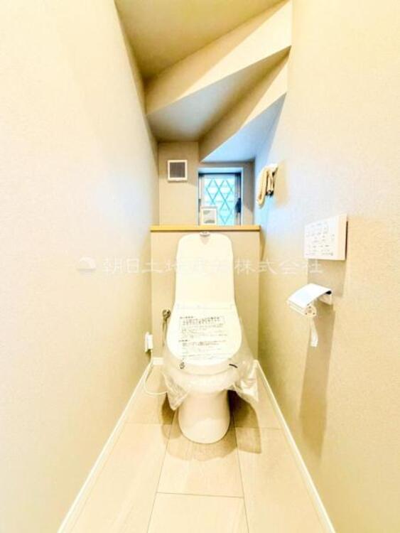 トイレ 【トイレ】ウォシュレット、保温機能付き便座など充実の設備です　お掃除がしやすくストレスフリー！！ 