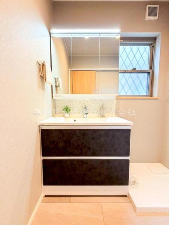 洗面 【洗面・脱衣所】普段は人目につかないスペースにもこだわりを。つくり手の気持ちを『心』がつたわります。 