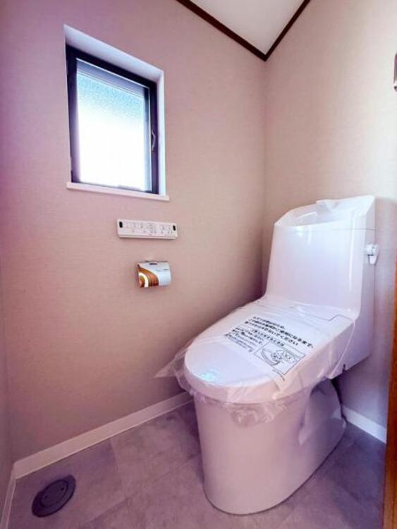 トイレ 【トイレ】ウォシュレット、保温機能付き便座など充実の設備です　お掃除がしやすくストレスフリー！！ 