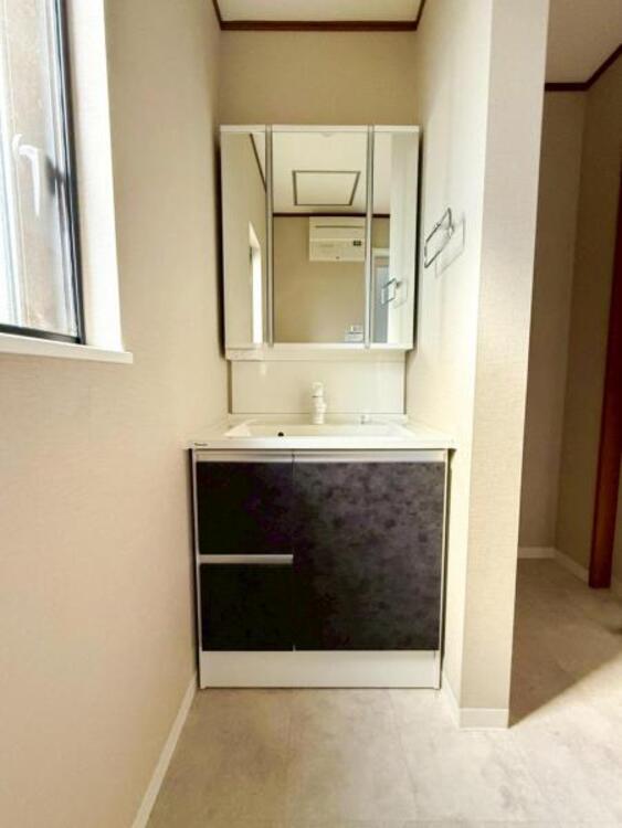 洗面 【洗面・脱衣所】普段は人目につかないスペースにもこだわりを。つくり手の気持ちを『心』がつたわります。 