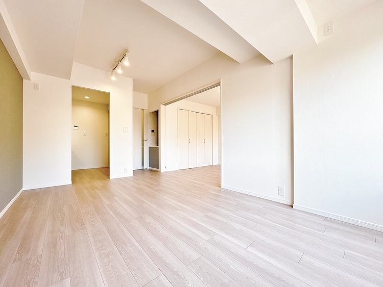 居間 飾り過ぎないシンプルな内装と偏り過ぎないデザインで統一しました。