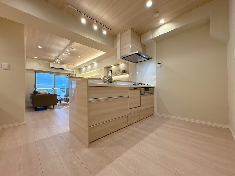 居間 居心地の良い空気感は、暮らしのステージを彩り、心からのやすらぎと満足感を与えてくれます。