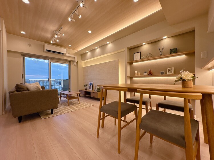 居間 飾り過ぎないシンプルな内装と偏り過ぎないデザインで統一しました。