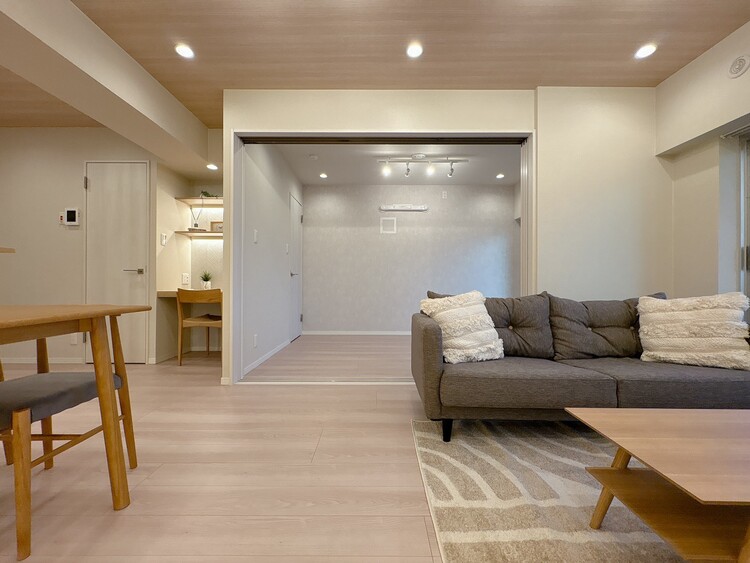 居間 快適に過ごす毎日を求めて、暮らしの中でご自身の「マイホーム」に創り上げてください。