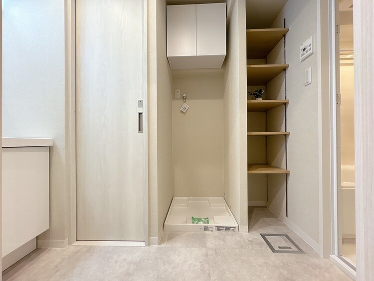 洗面 清潔感と心地よさを重視した、上質感漂うパウダールーム。