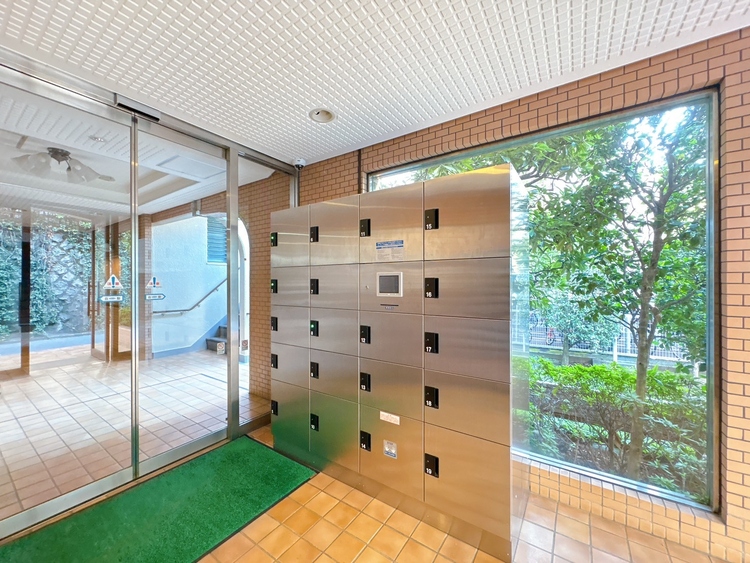 設備 留守時に便利な宅配ボックスを完備。