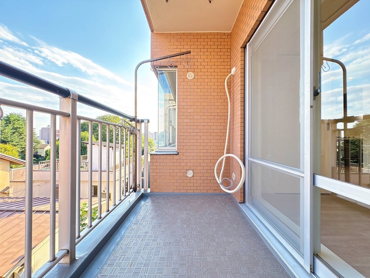 バルコニー 暮らしの中で、光と風を演出してくれるバルコニー。