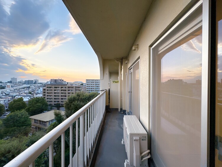 バルコニー 暮らしの中で、光と風を演出してくれるバルコニー。