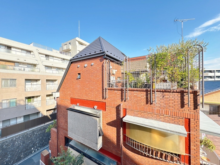 バルコニー 頬をなでる、優しい風を感じることが出来ます。