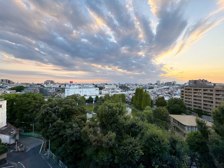 バルコニー 頬をなでる、優しい風を感じることが出来ます。