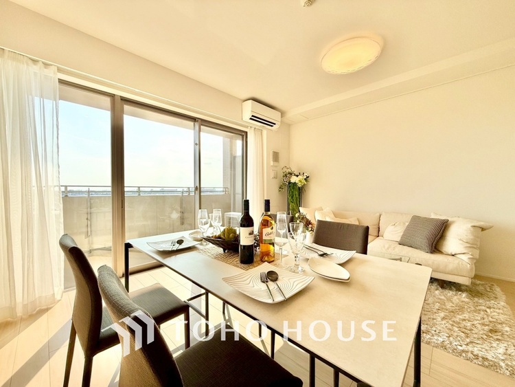 内装 ◆隠された美しさ◆流麗な音楽が流れているような繊細でいながら整然かつ堅牢なこの空間。この空間は確かに美しい。しかし、そこには美しさ以上のものが隠されている。