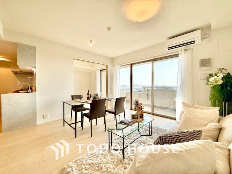 内装 ◆ここに在る◆事も無げに美しく、伝えるには筆舌に尽くし難い。豪華絢爛や華美と言う事ではなく、住まう者にとって暮らし易く心地がいいと言う美しさがこの住まいには込められている。