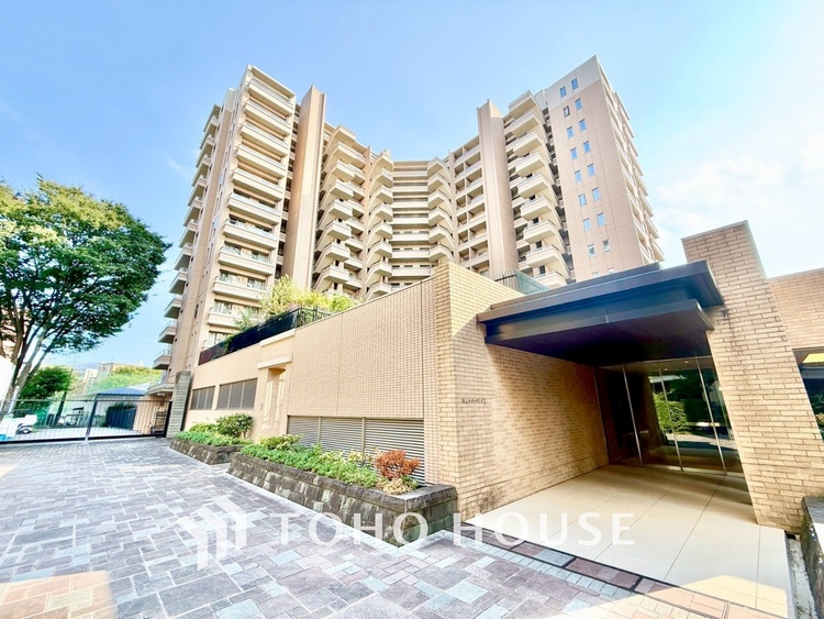 外観 ◆共有空間◆些細な事でほっぺを膨らまして怒る君。それでも僕達はこれからも一緒だよ。喧嘩をしても離れたくないから一つはさんだ同じ場所にいる。分かるよ。そこに君が