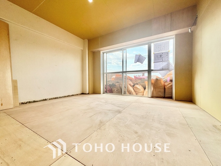 内装 ここにはみんなが集い、食事と楽しい会話が始まる。話に夢中になりすぎて、ついつい時を忘れ夜半過ぎになってしまう。そんな幸せを感じさせてくれる。