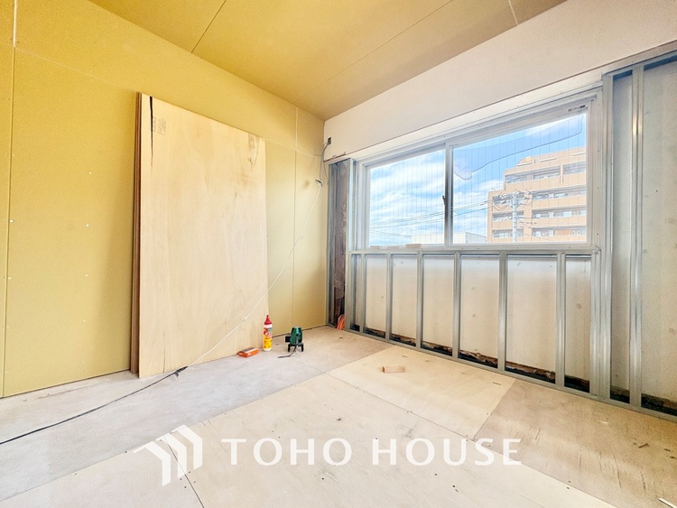 内装 プライベートルームはシンプルでスマートな空間。好みの空間で読書をしたり、音楽を聞いたりと一人の時間も充実したものにできます。