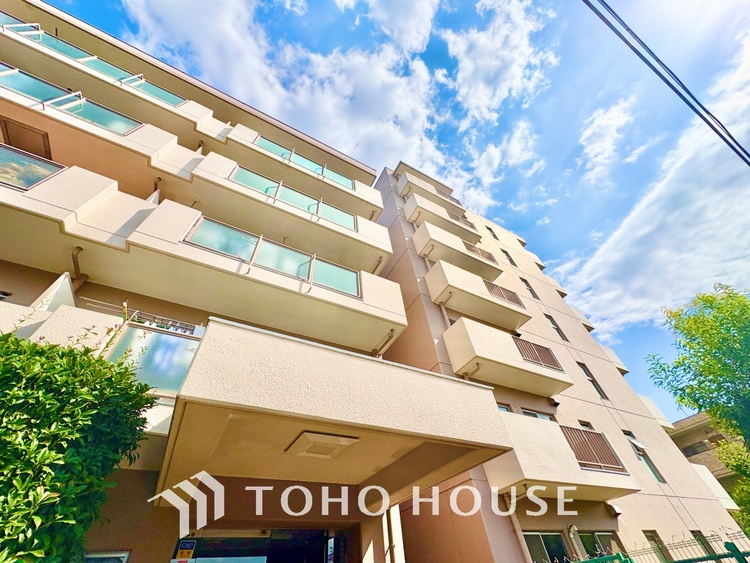 外観 ほんの少しのこだわり。ちょっとした色使いがその家がもつ雰囲気、趣（おもむき）を携え、暮らす家族や訪ねてくる友人・知人に新鮮な香りを運んできます。