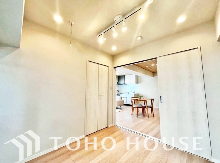 内装 使いやすく、明るい洋室に仕上がります。子供部屋や趣味のお部屋にご利用できます。