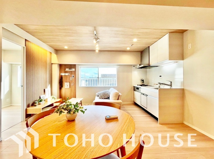 内装 「想像していた以上に広い」が写真を撮っているときの感想です。家事動線に配慮したプランによりご家族がくつろげる明るく広い空間が確保できました。