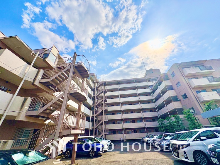 風呂 ほんの少しのこだわり。ちょっとした色使いがその家がもつ雰囲気、趣（おもむき）を携え、暮らす家族や訪ねてくる友人・知人に新鮮な香りを運んできます。