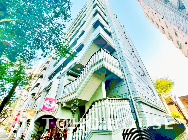 外観 漂う上質な空気感、マンションに入れば「おかえりなさい」と笑顔で迎えてくれるエントランス。最良の心配りを感じるマンションでした。